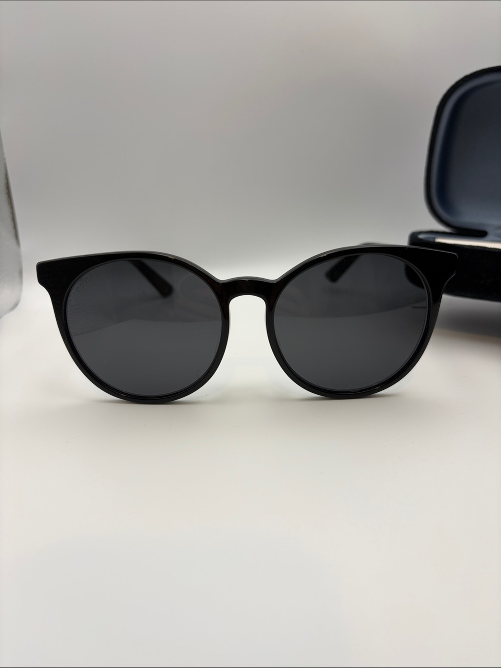 NEW Gucci Black Round-Edge Sleek Sunglasses - Picture 2 of 10